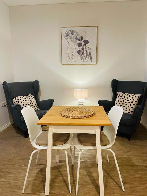 A City Oasis - Full Apartment With Balcony - Winery Find 1