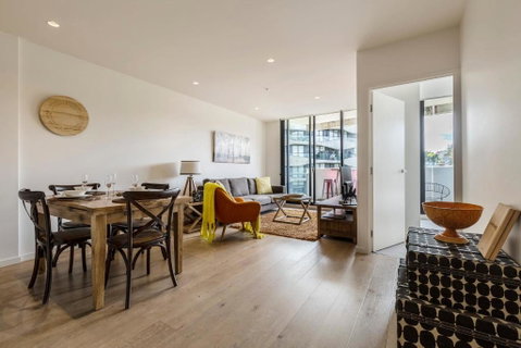 Abbotsford Short Stay Luxury Style & Location - Winery Find 1
