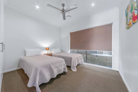 Viewpoint Holiday Home - Cannonvale - Winery Find 10