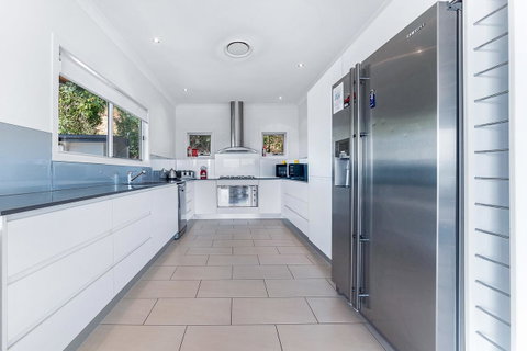 Viewpoint Holiday Home - Cannonvale - Winery Find 6