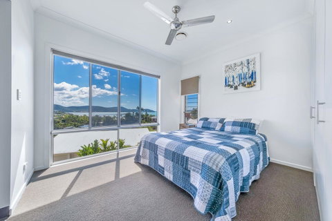 Viewpoint Holiday Home - Cannonvale - Winery Find 9