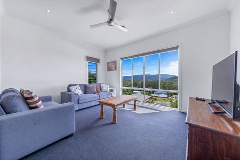 Viewpoint Holiday Home - Cannonvale - Winery Find 8