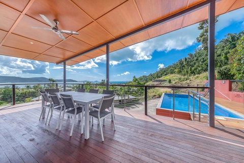 Viewpoint Holiday Home - Cannonvale - Winery Find 3