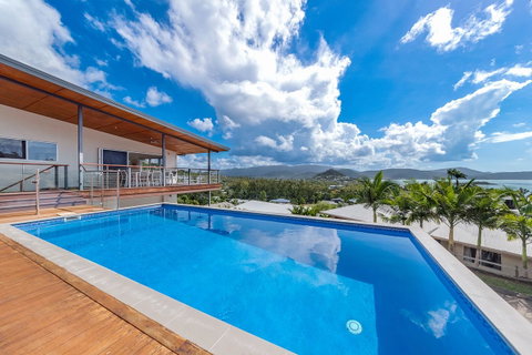 Viewpoint Holiday Home - Cannonvale - Winery Find 2