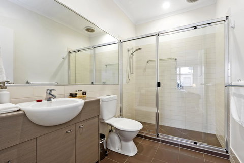 Lotus Retreat - Winery Find 3