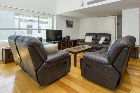 Maggies Beachfront Apartment 5 - Winery Find 3