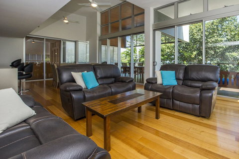 Maggies Beachfront Apartment 5 - Winery Find 5