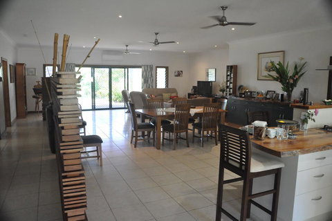 Magnetic Island Bed And Breakfast - Winery Find 29