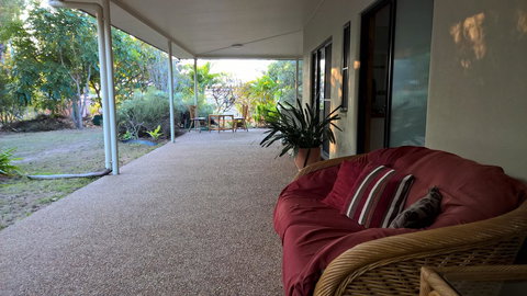Magnetic Island Bed And Breakfast - Winery Find 9