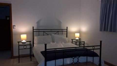 Magnetic Island Bed And Breakfast - Winery Find 11