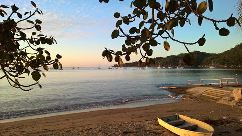 Magnetic Island Bed And Breakfast - Winery Find 10