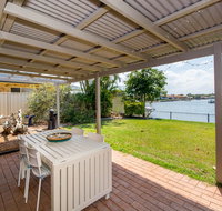 Lowset home on the canal - Dolphin Dr Bongaree - Winery Find