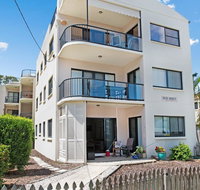 Quiet location across from waterfront - South Esp Bongaree - Winery Find