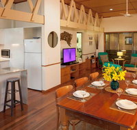 Claytons on Cylinder Beach Front - Winery Find