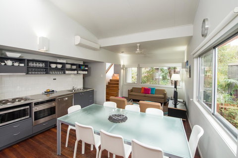 Allure Stradbroke Resort - Winery Find 44