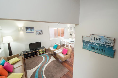 Allure Stradbroke Resort - Winery Find 34