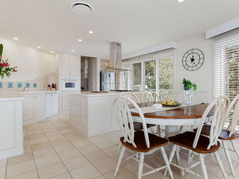 'Baylife Villa' 4a Warruga St - Large Home With WIFI, Netflix, Aircon, Linen & Spectacular Views - Winery Find 3