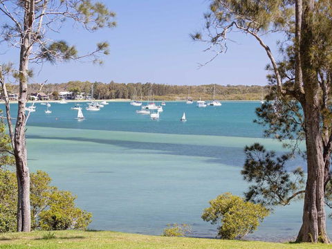 'Corlette Waterfront', 2/44 Danalene Parade - Waterfront Luxury, WIFI, Aircon, Boat Parking - Winery Find 0