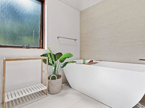 'Nunkeri', 5 Kerrie Close - Stunning House With Fabulous Views, Linen, WIFI & Air Conditioning - Winery Find 2