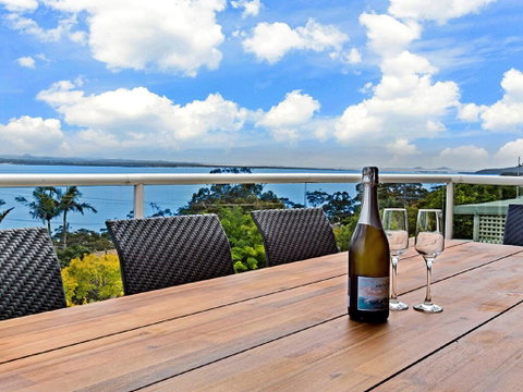 'The Bay', 25 Wallawa Rd - Huge Home With Aircon, Spectacular Views & Chromecast - Winery Find 1