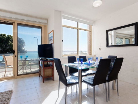 1 'Little Hut', 20 Kurrawa Close - Spectacular Water Views, NBN & Air Conditioned - Winery Find 1