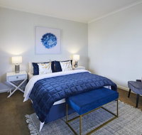 1 Bdrm Top Floor Apt With Sunroom - Winery Find