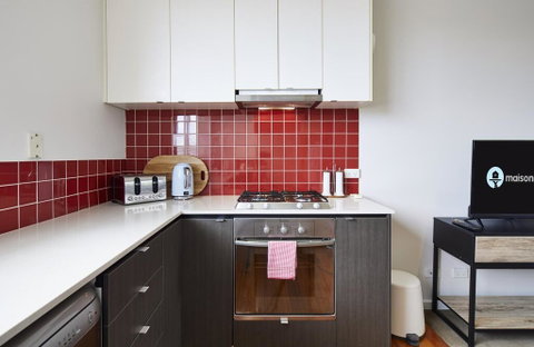 1 Bdrm Top Floor Apt With Sunroom - Winery Find 3
