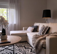 1 Bedroom Art Deco Apt With Study - Winery Find