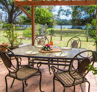 11 Bay Street - waterfront holiday - Winery Find