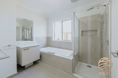 118 Refreshing 3BR Werribee Family House - Winery Find 1