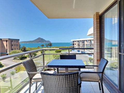 12 'Commodore', 6 Intrepid Close - Beautiful Water Views - Winery Find 0