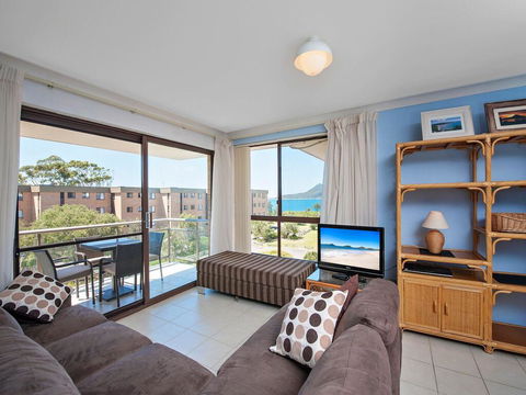 12 'Commodore', 6 Intrepid Close - Beautiful Water Views - Winery Find 2