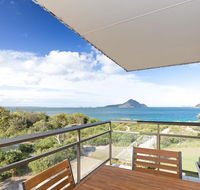 12 'Intrepid' 3 Intrepid Close - right on the beachfront - Winery Find