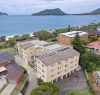 12 'The Helm' 22 Voyager Close - unit in Little Beach with direct access to Shoal Bay Beach - Winery Find