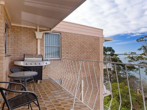 12 'Thurlow Lodge', 6 Thurlow Avenue - Water Views, Pool And Central Location - Winery Find 2