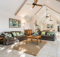 12 Childe Street Byron Bay - Absolute Belongil Summerhouse - Winery Find