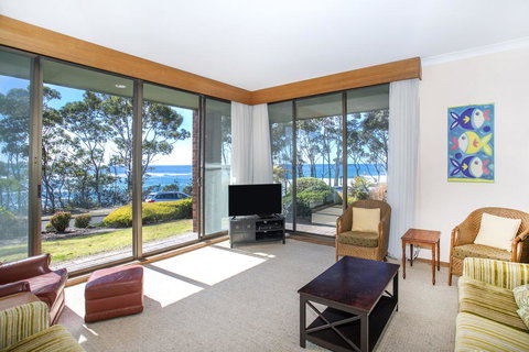 16 Shipton Cres - Secluded Away - Winery Find 2