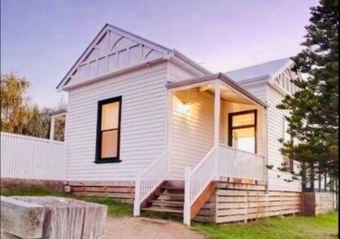 1880s Kananook Boutique Historic Luxury Apartment FSC Private Villa Bairnsdale - Winery Find 1