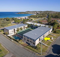 2 'The Dunes' 38 Marine Drive - pool tennis court and so close to the beach - Winery Find