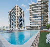 2 Bed Brisbane Resort Apartment - Winery Find