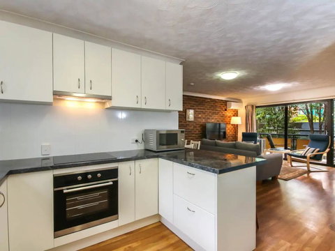 2 Bedroom St Lucia Apartment Close To UQ And CityCat - Winery Find 1