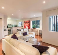 2 Bedroom with Parking  AC Close To Beach  City - Winery Find