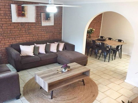 2/10 Catalina Close - Walk To Shoal Bay Beach - Winery Find 1