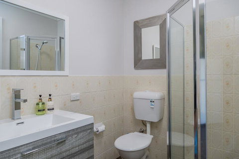 235 Mitchell Parade, Mollymook - Winery Find 3