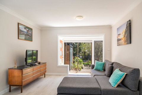 235 Mitchell Parade, Mollymook - Winery Find 0