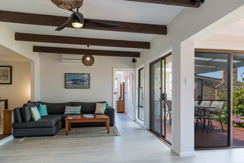 235 Mitchell Parade, Mollymook - Winery Find 1