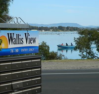26 Wallis View - Opposite the Lake - 3 Bedroom Apartment - Sleeps 8 - Winery Find