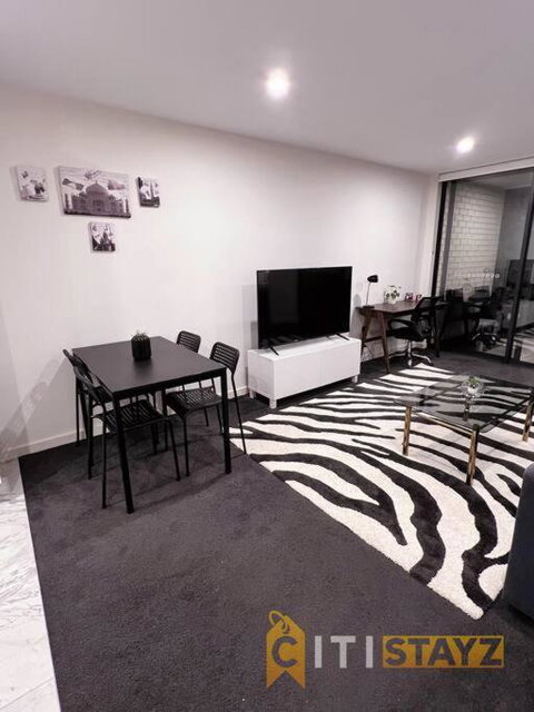Black & White Delight - 2bd 2bth Apt - Braddon - Winery Find 0