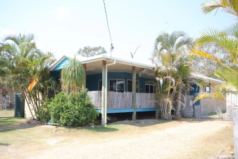 CASTAWAY BEACH HOUSE- NO Parties - NO Pets - Winery Find 0