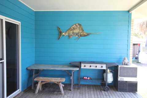 CASTAWAY BEACH HOUSE- NO Parties - NO Pets - Winery Find 4